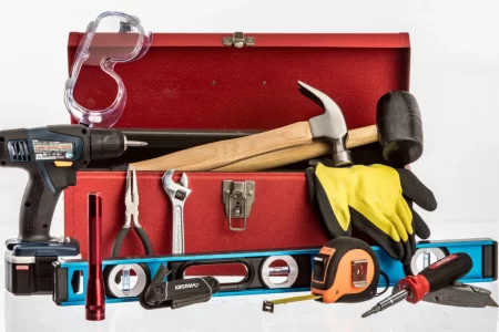 La borsa degli attrezzi: quali attrezzi sono indispensabili per i tuoi lavori in casa