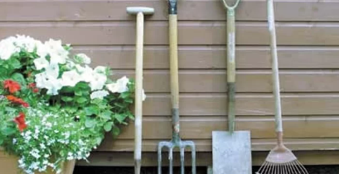 Sostituire il manico di un attrezzo da giardino