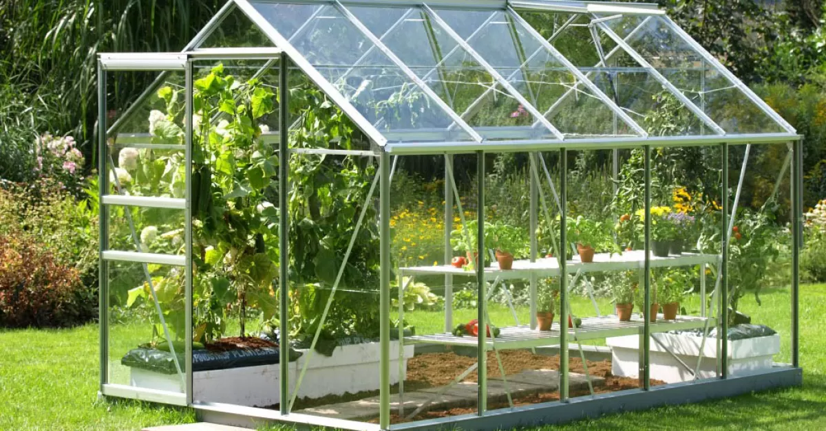 Arredamento da giardino con il plexiglass e il policarbonato