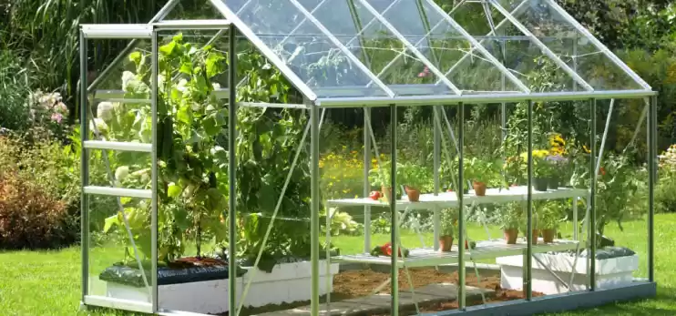 Arredamento da giardino con il plexiglass e il policarbonato