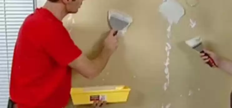 Stuccare una fessura o un buco sul muro
